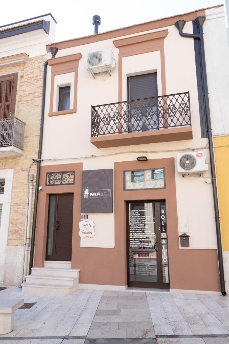 B & B INFINITY - Housity