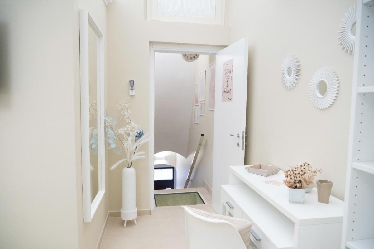 B & B INFINITY - Housity