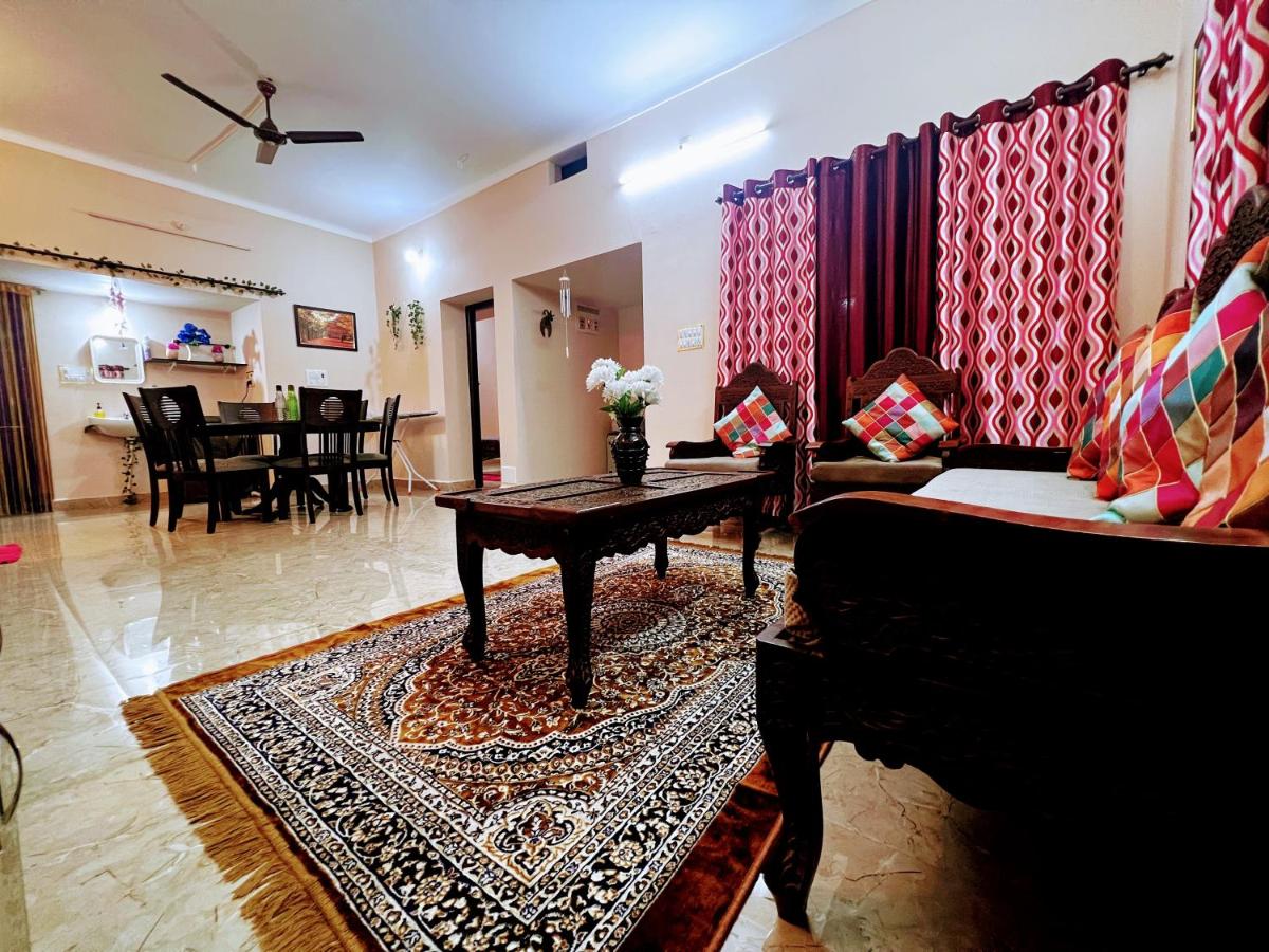 Peaceful villa amidst greenery within the city. - Housity