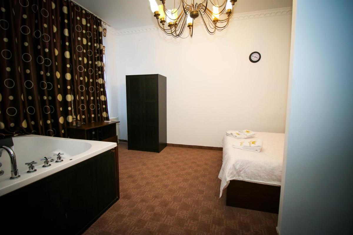 Suitetrails - Karma Luxury Room