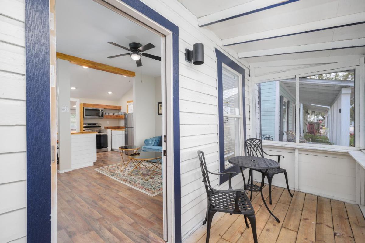 Uptown Cottage Unit B - Housity