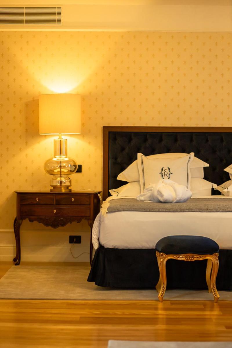 Uma cama ou camas num quarto em Solar do Requeijo by Luna Hotels & Resorts