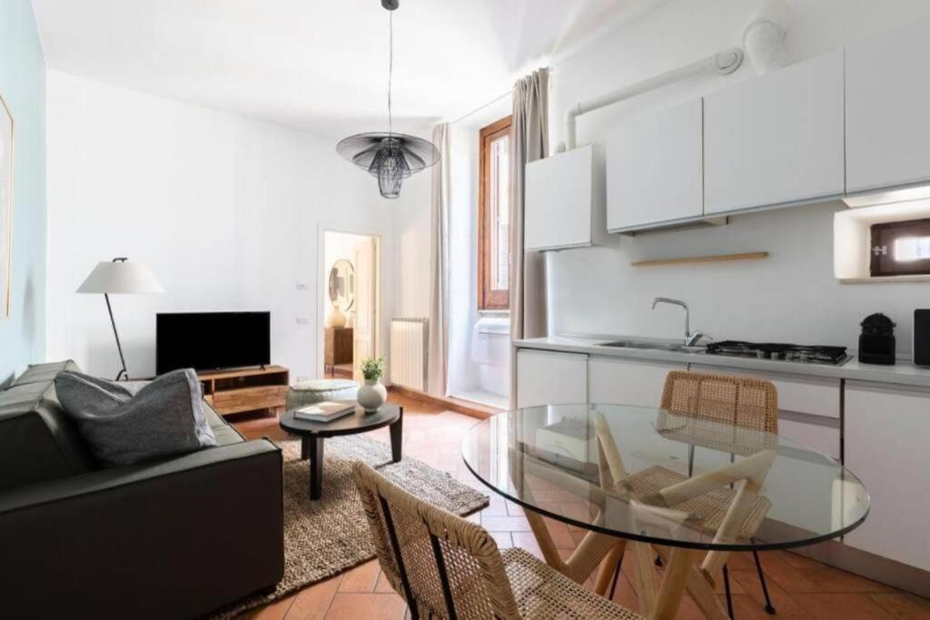 Daplace - Emilia Apartment - Housity