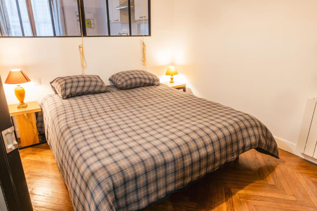 L'établisement TOIMOINOU, Hyper-centre, vue marché, proche mer 150m, lits faits à votre arrivée, serviettes de toilette, ménage, inclu, Netflix, accueil en personne - Housity