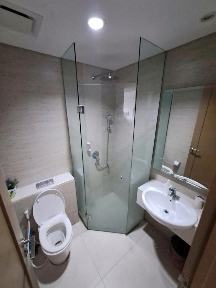 1 BR Apartment Near Shopping Malls - Housity