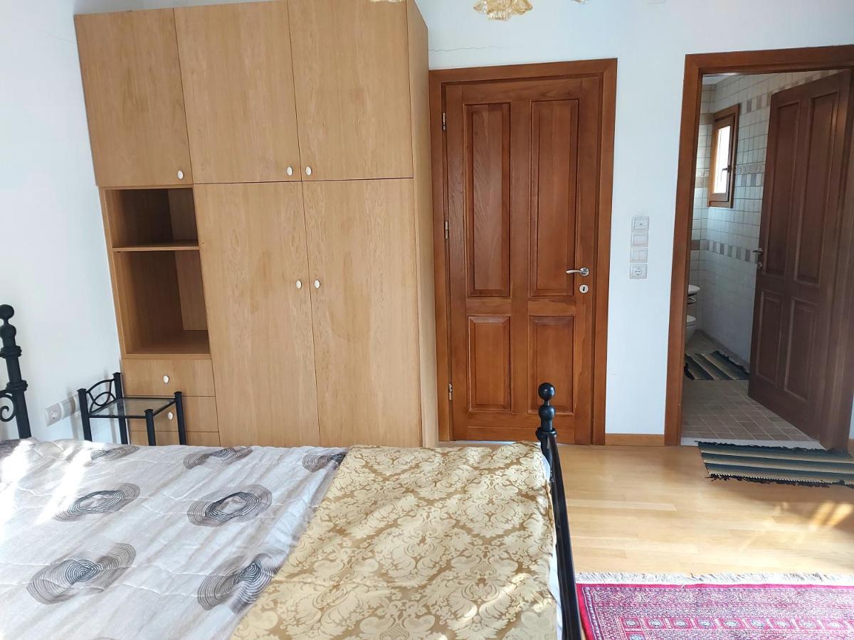 Xenios Petritis - Housity