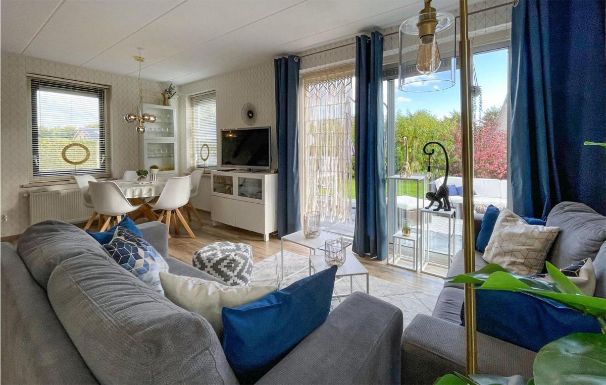 3 Bedroom Cozy Home In Tzummarum - Housity
