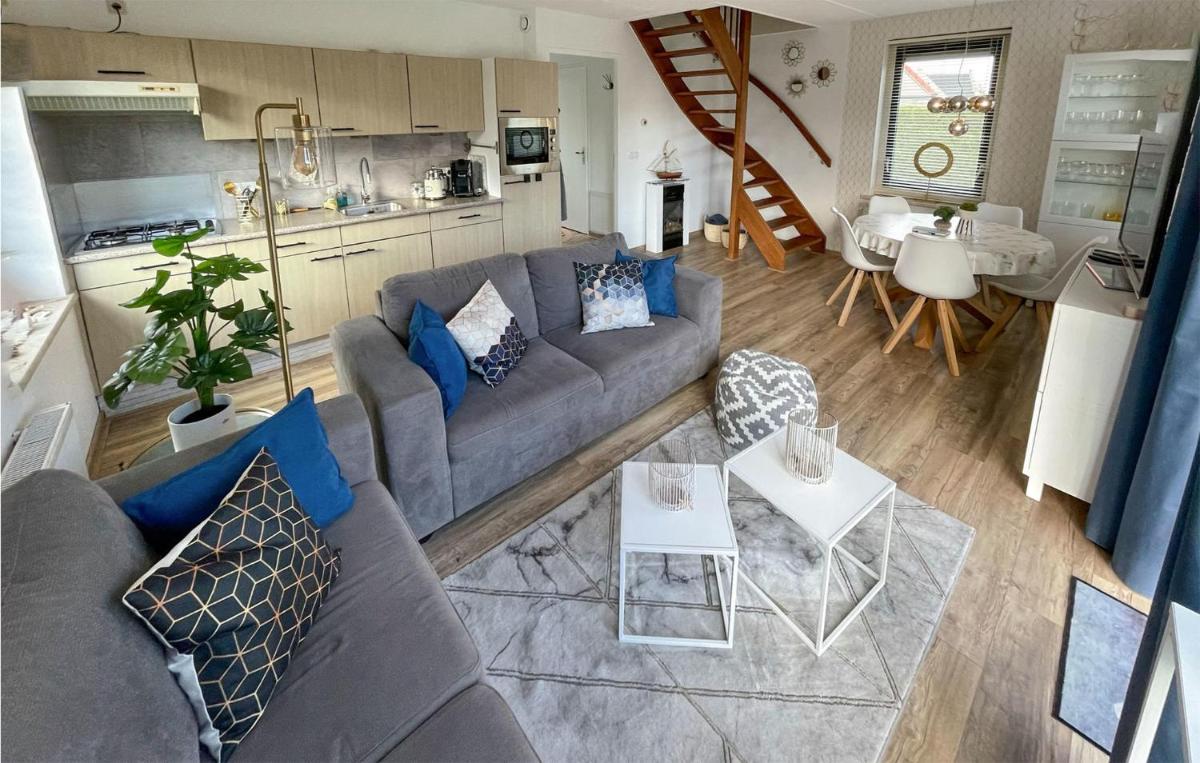 3 Bedroom Cozy Home In Tzummarum - Housity