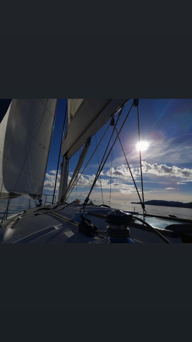 Bed & Boat Holiday - Housity