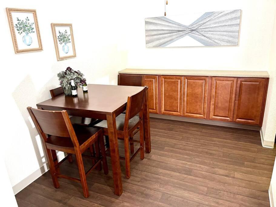 Holiday Special! Lovely 1 bedroom unit with pool - Housity