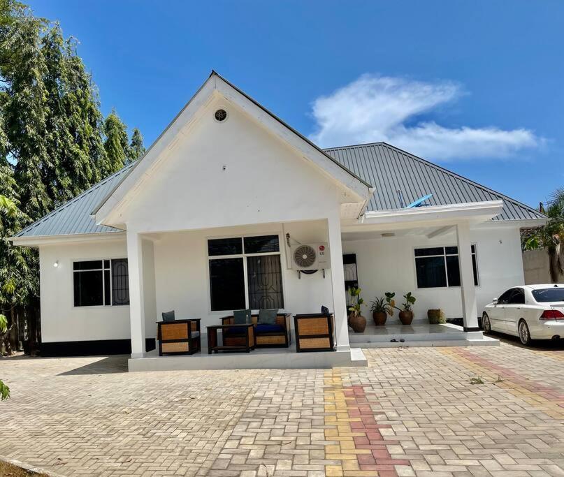 Cozy Villa near Kunduchi Beach - Housity