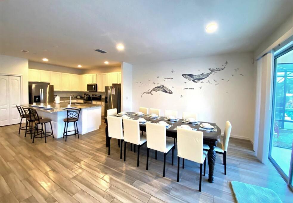 Cheerful 10 Bedrooms Vacation Homes with A Pool - Housity