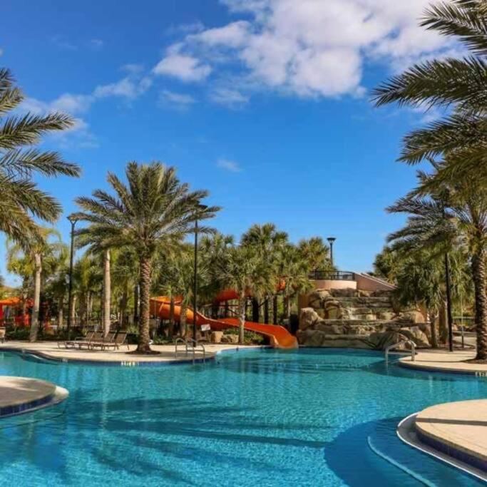 Cheerful 10 Bedrooms Vacation Homes with A Pool - Housity