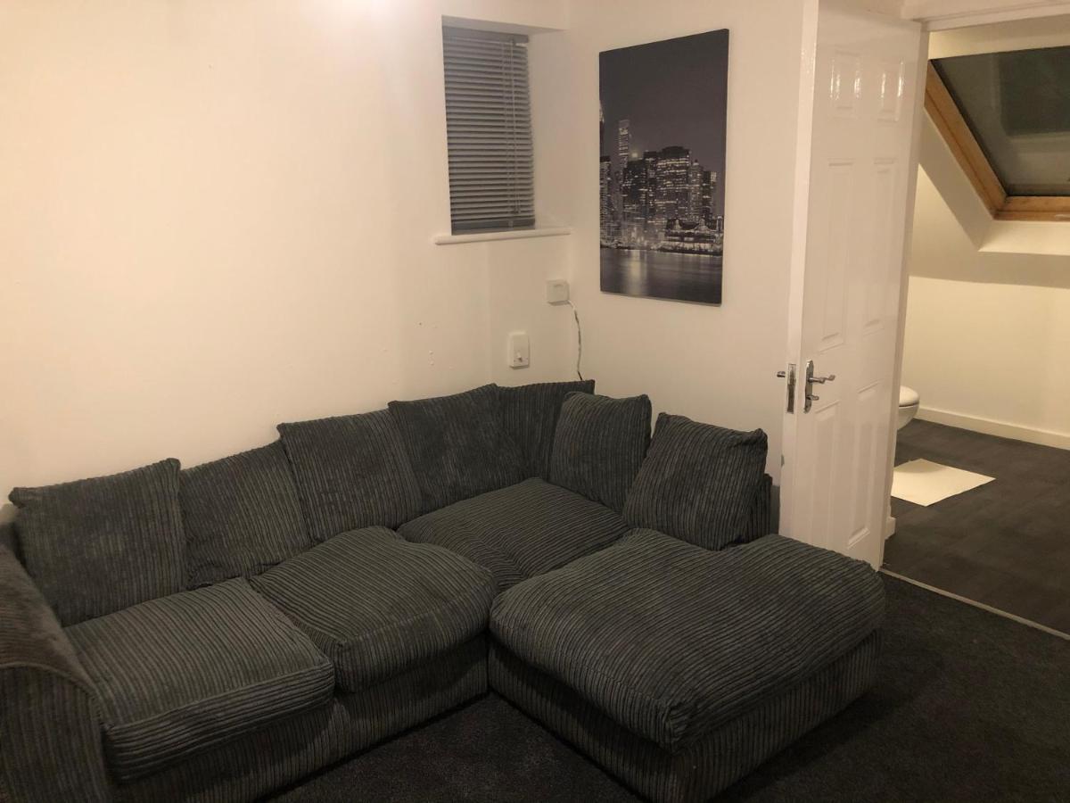 1 bedroom flat Oakfield Road - Hizvo