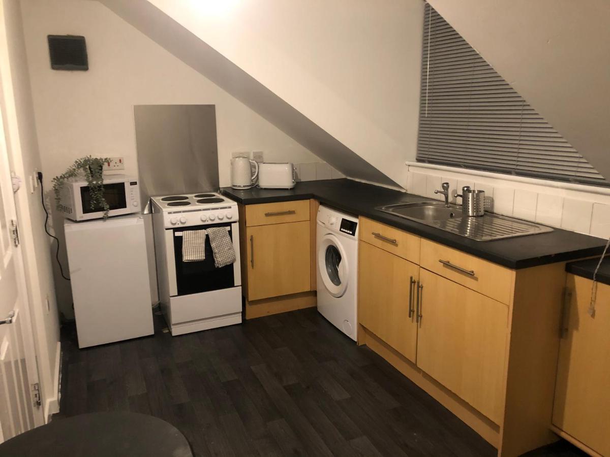 1 bedroom flat Oakfield Road - Hizvo