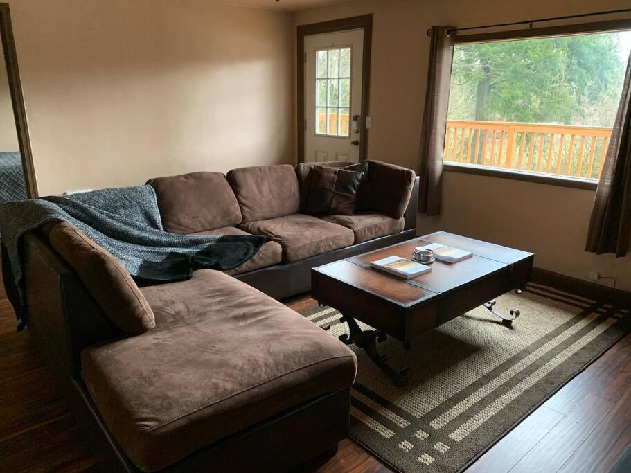 Country Escape near Water Falls-Creeks-Reservoirs - Housity