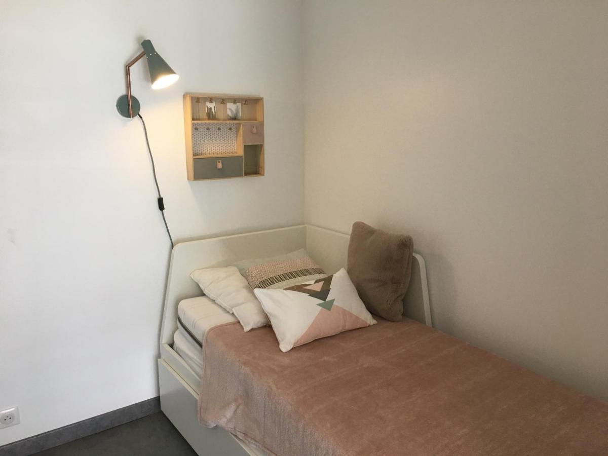 Studio Front de Mer avec Terrasse et Accès Direct Plage à Merville-Franceville - FR-1-487-329 - Housity