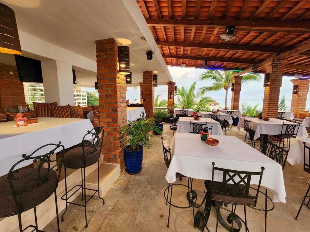 lookoutbar Gay Villa PV - Housity