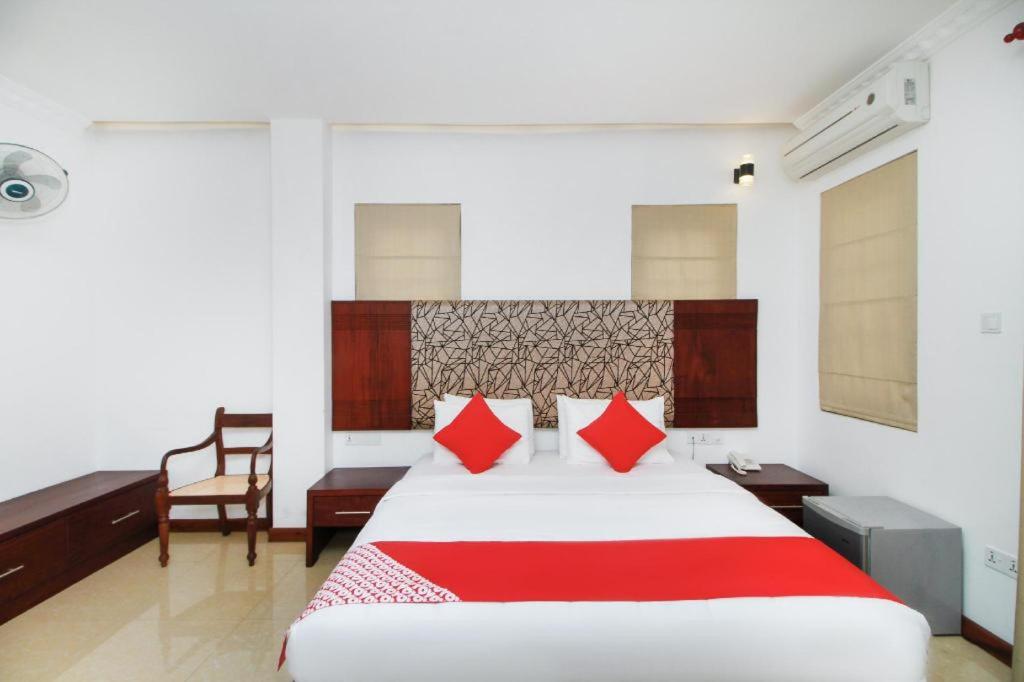 Hotel Queensbury Malabe - Housity