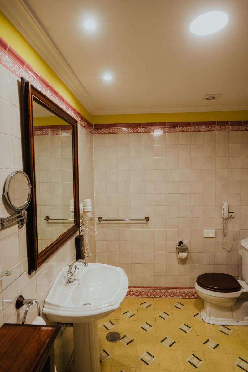 Un baño de Hotel Spa Villalba