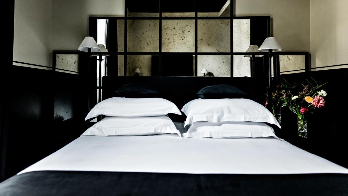 Un ou plusieurs lits dans un hébergement de l'établissement Monsieur George Hotel & Spa - Champs-Elysées