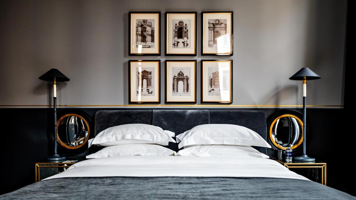 Un ou plusieurs lits dans un hébergement de l'établissement Monsieur George Hotel & Spa - Champs-Elysées