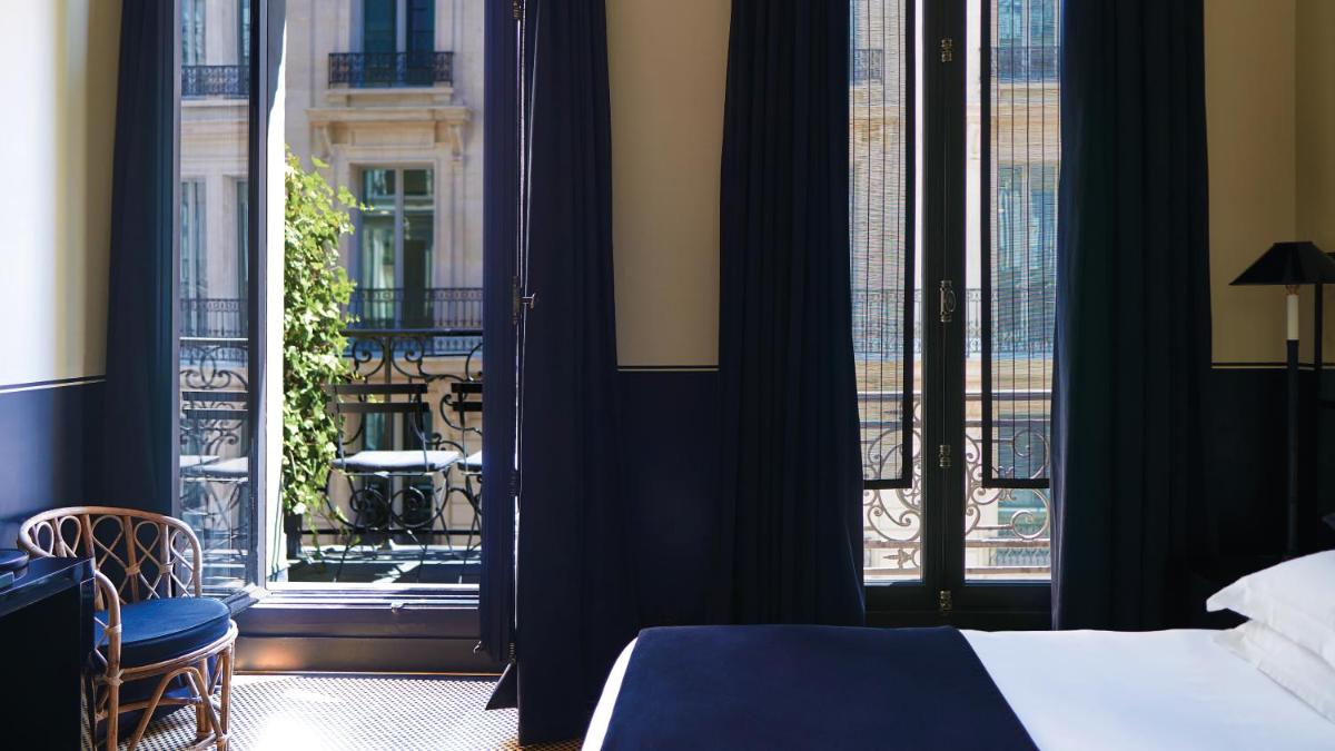 Un ou plusieurs lits dans un hébergement de l'établissement Monsieur George Hotel & Spa - Champs-Elysées