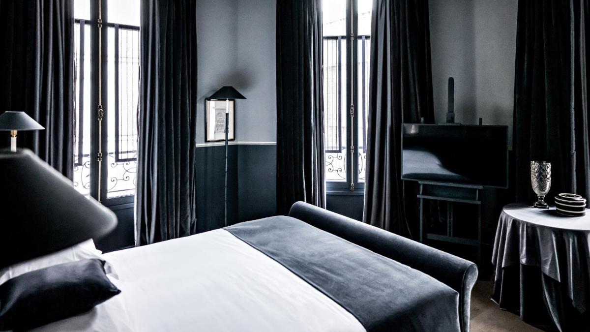 Un ou plusieurs lits dans un hébergement de l'établissement Monsieur George Hotel & Spa - Champs-Elysées