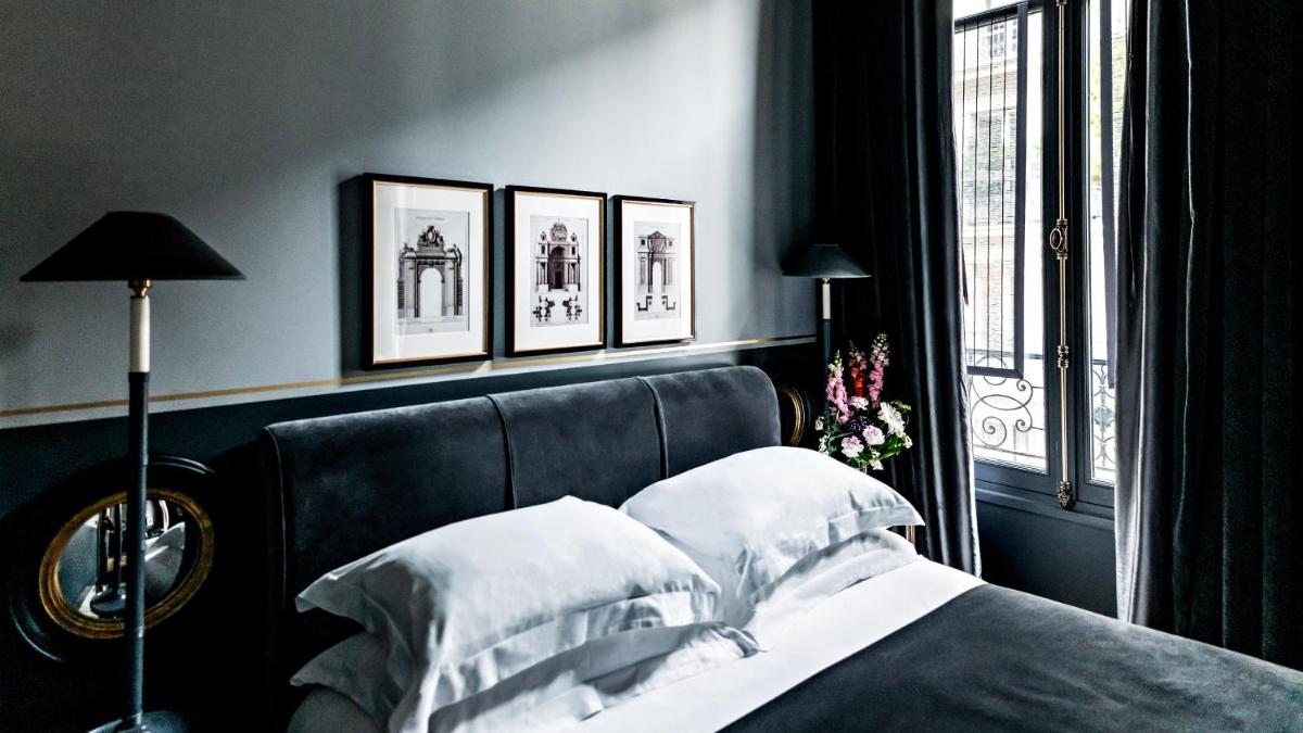 Un ou plusieurs lits dans un hébergement de l'établissement Monsieur George Hotel & Spa - Champs-Elysées