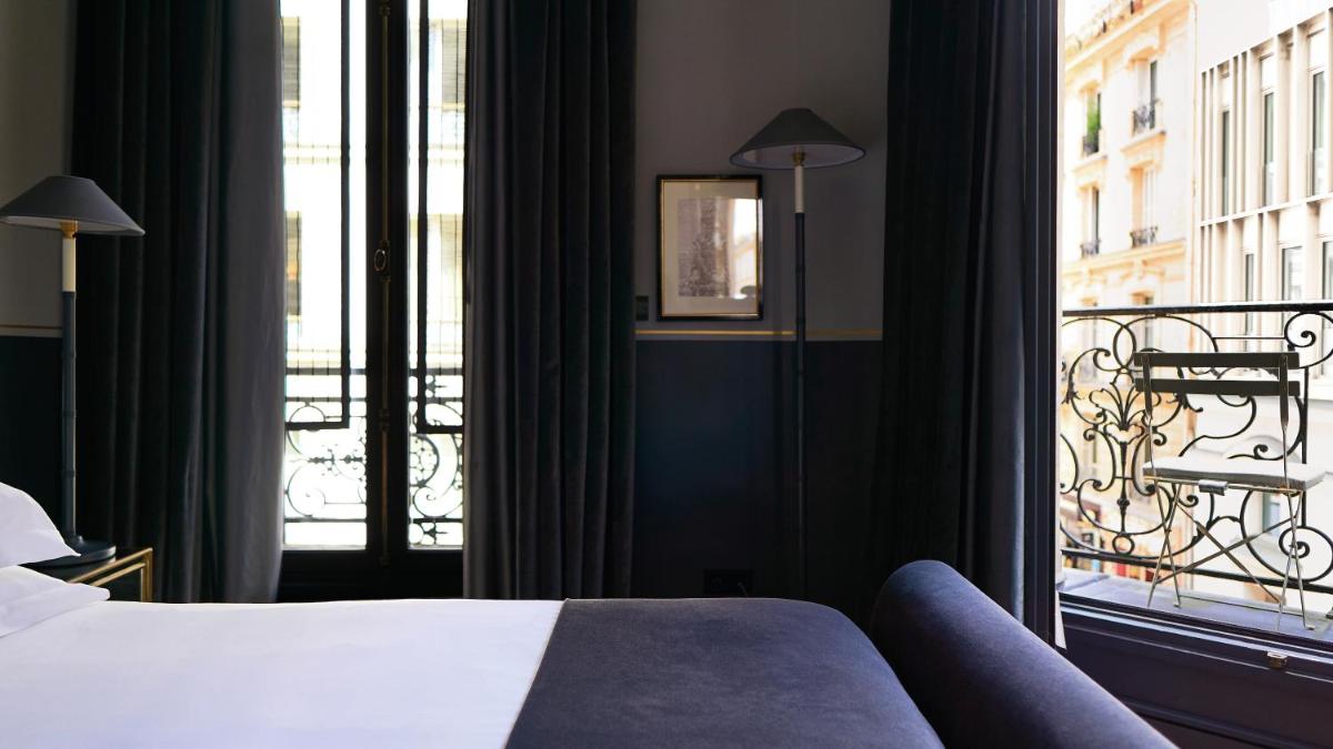 Un ou plusieurs lits dans un hébergement de l'établissement Monsieur George Hotel & Spa - Champs-Elysées