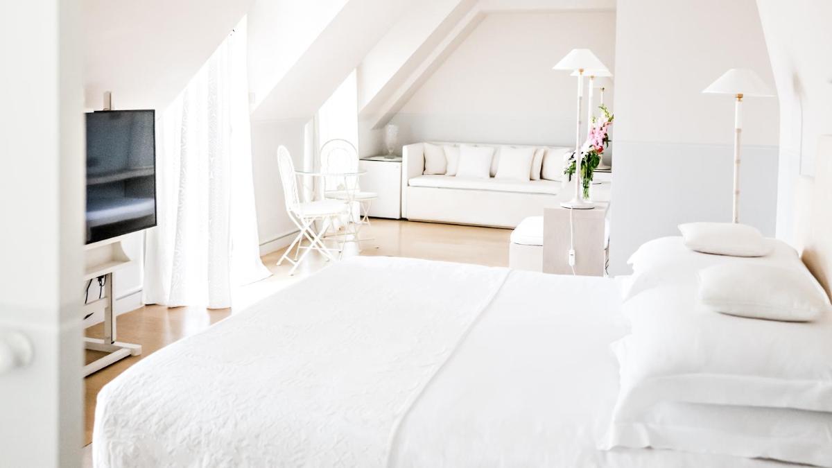 Un ou plusieurs lits dans un hébergement de l'établissement Monsieur George Hotel & Spa - Champs-Elysées