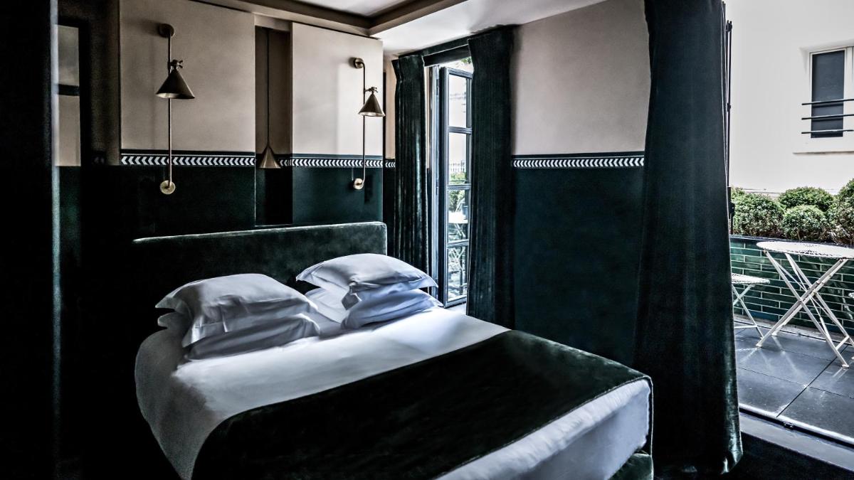 Un ou plusieurs lits dans un hébergement de l'établissement Monsieur George Hotel & Spa - Champs-Elysées
