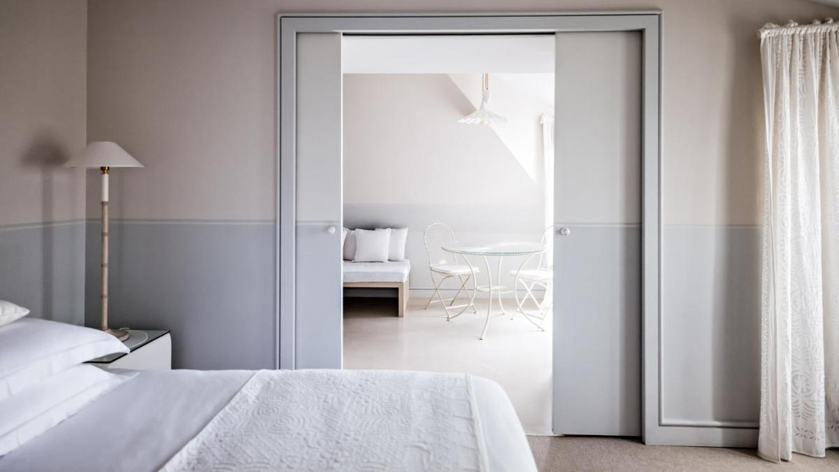 Un ou plusieurs lits dans un hébergement de l'établissement Monsieur George Hotel & Spa - Champs-Elysées