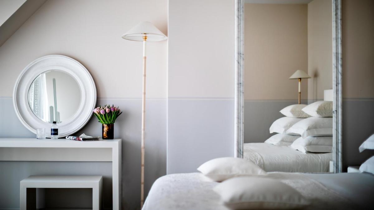 Un ou plusieurs lits dans un hébergement de l'établissement Monsieur George Hotel & Spa - Champs-Elysées