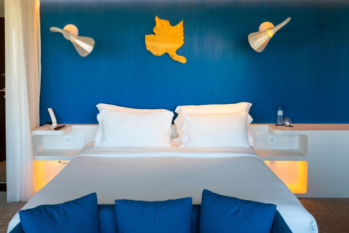 Uma cama ou camas num quarto em EVOLUTION Lisboa Hotel