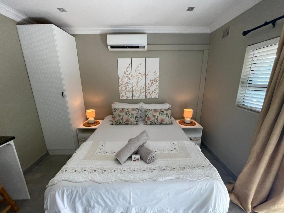 Guest house on Gillian Unit 5 - Housity