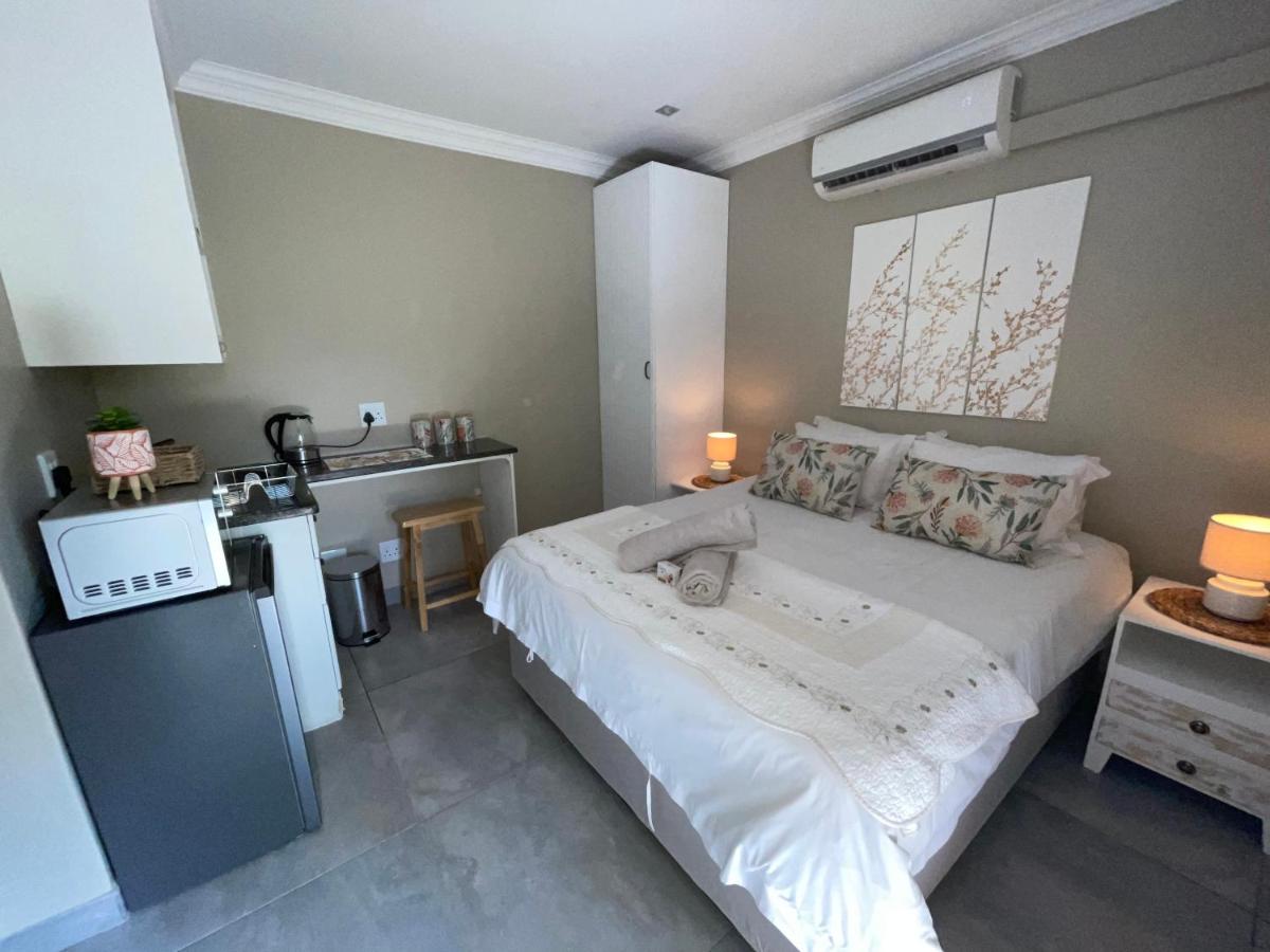 Guest house on Gillian Unit 5 - Housity