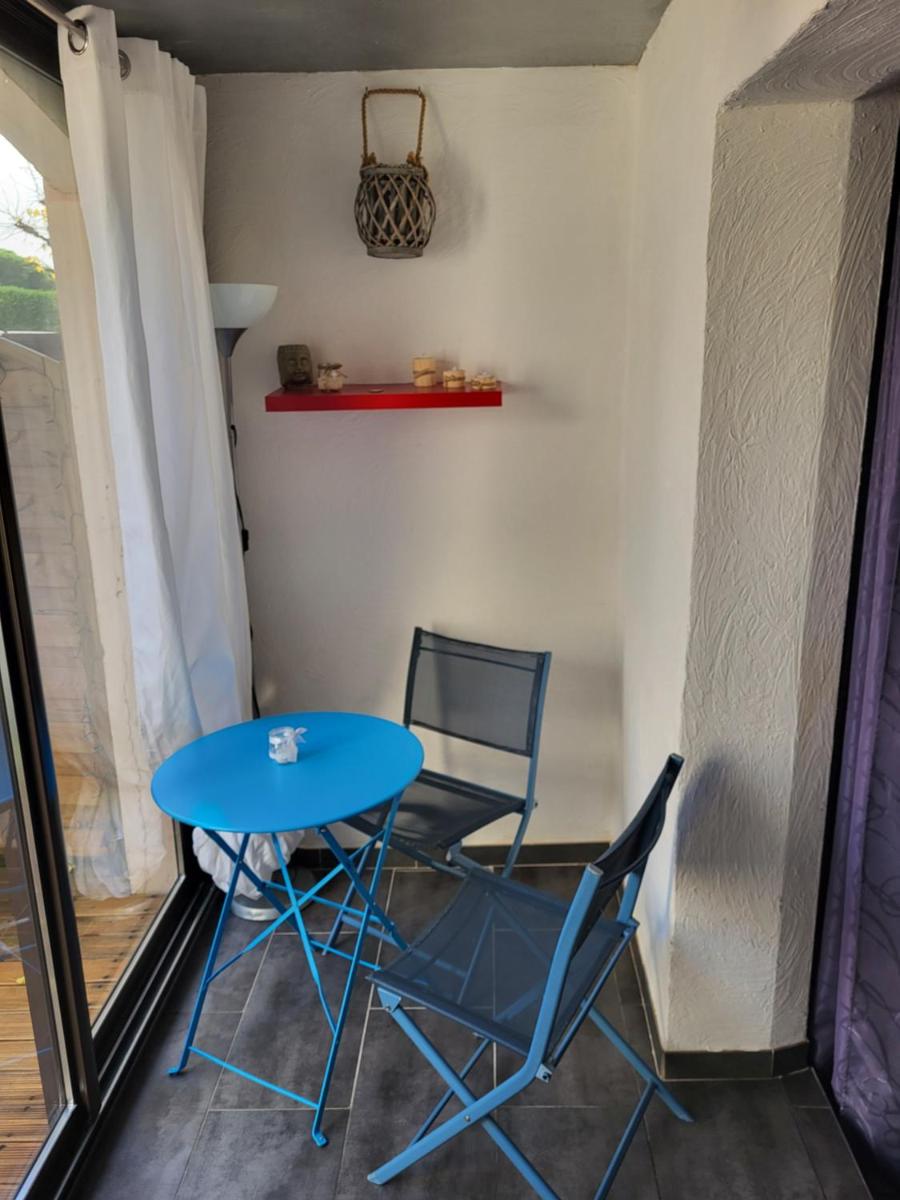 Studio RDC, terrasse, parking - Housity