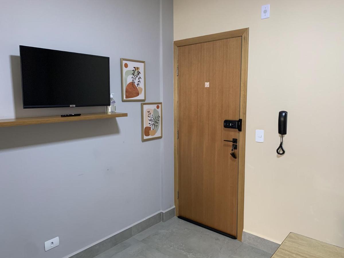 Apto com ar no centro perto de tudo - Housity