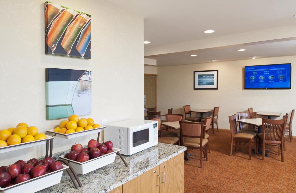 Country Inn & Suites by Radisson, Holland, MI - Housity
