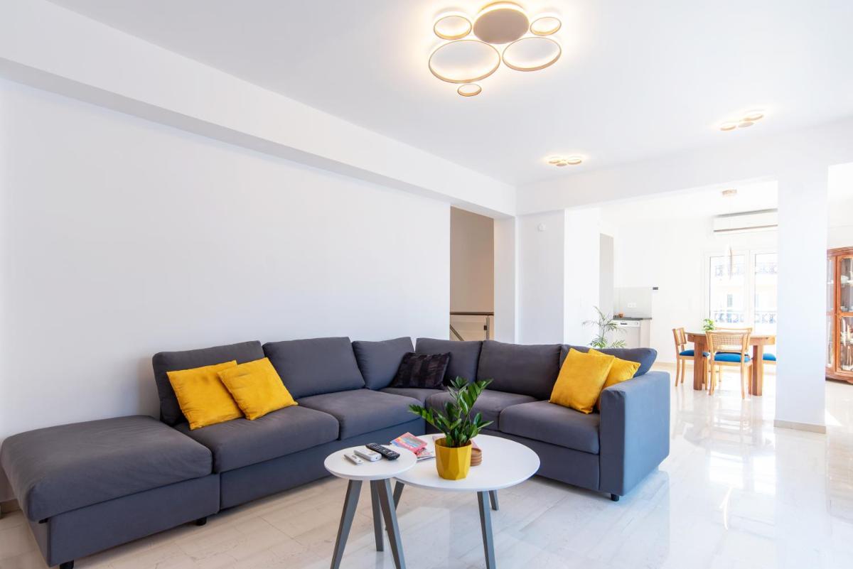 Delightful Penthouse - Housity