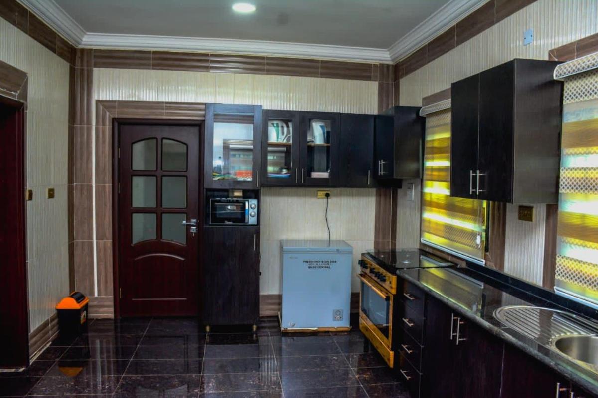 Allover guesthouse Apo - Housity