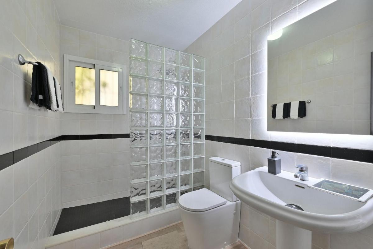 Bungalow with large terrace in a quiet park - beach nearby - Housity
