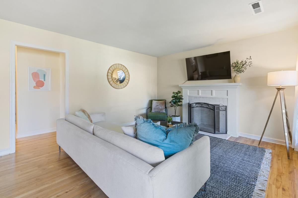 @ Marbella Lane - Modern and Sleek Home in Redwood - Housity