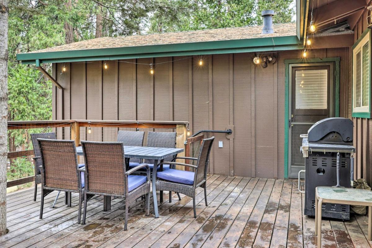 Idyllic Cabin, 1 Mi to Mi-Wuk Village! - Housity