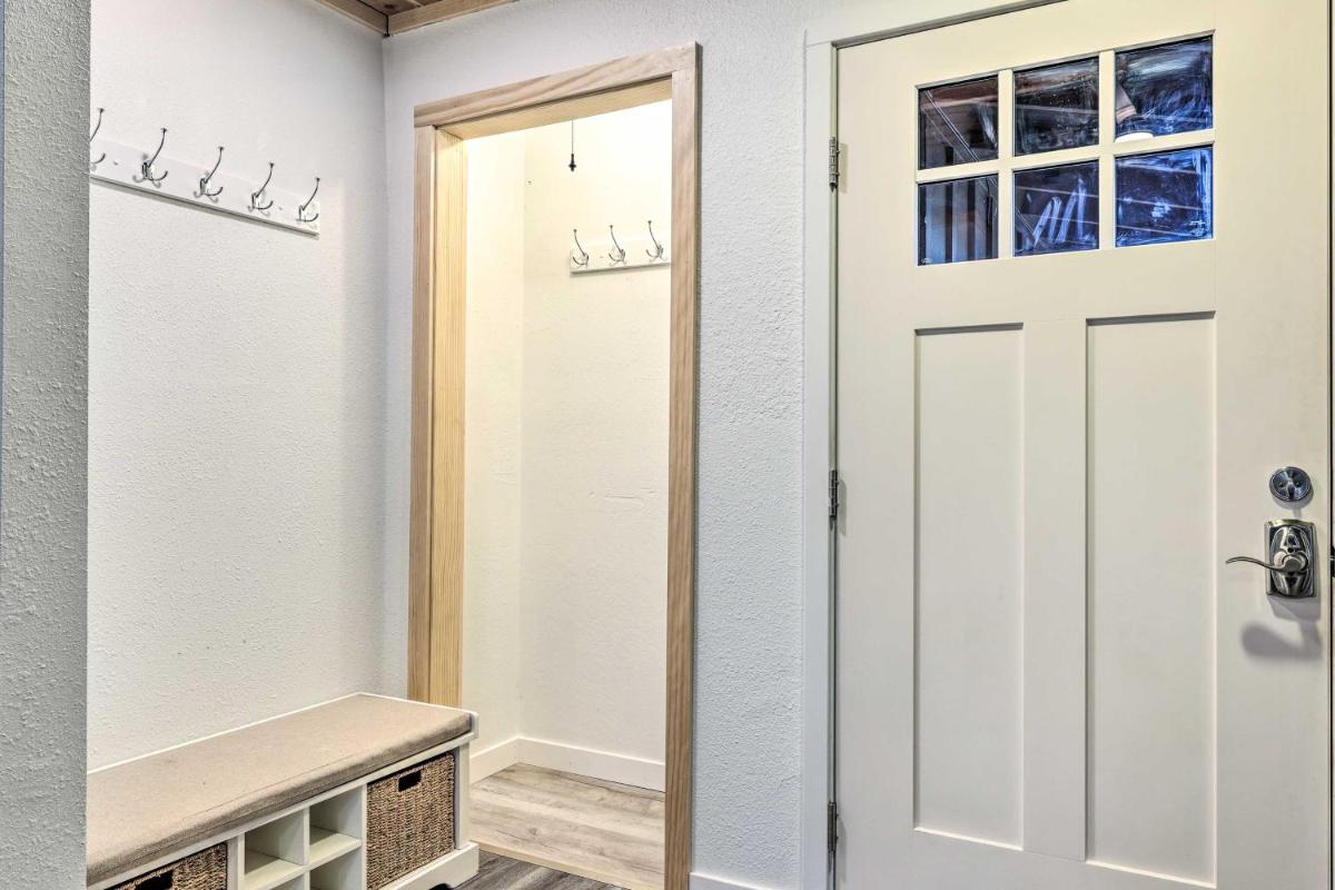 Idyllic Cabin, 1 Mi to Mi-Wuk Village! - Housity