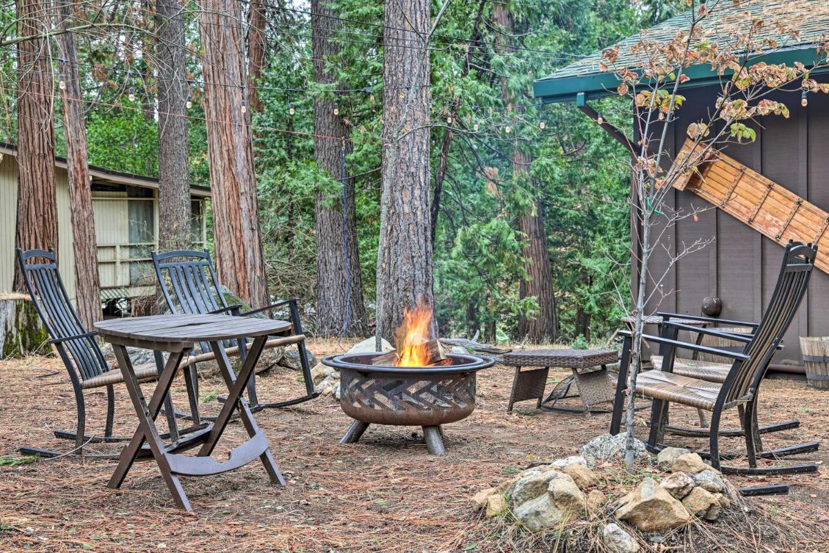 Idyllic Cabin, 1 Mi to Mi-Wuk Village! - Housity