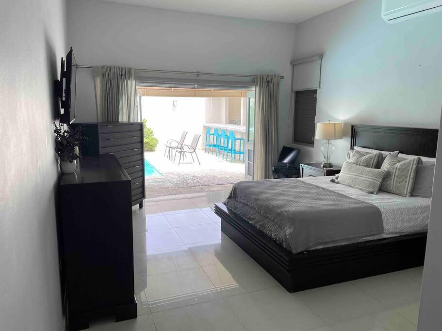 Peaceful, Private and Spacious Beach House w/ Pool - Housity