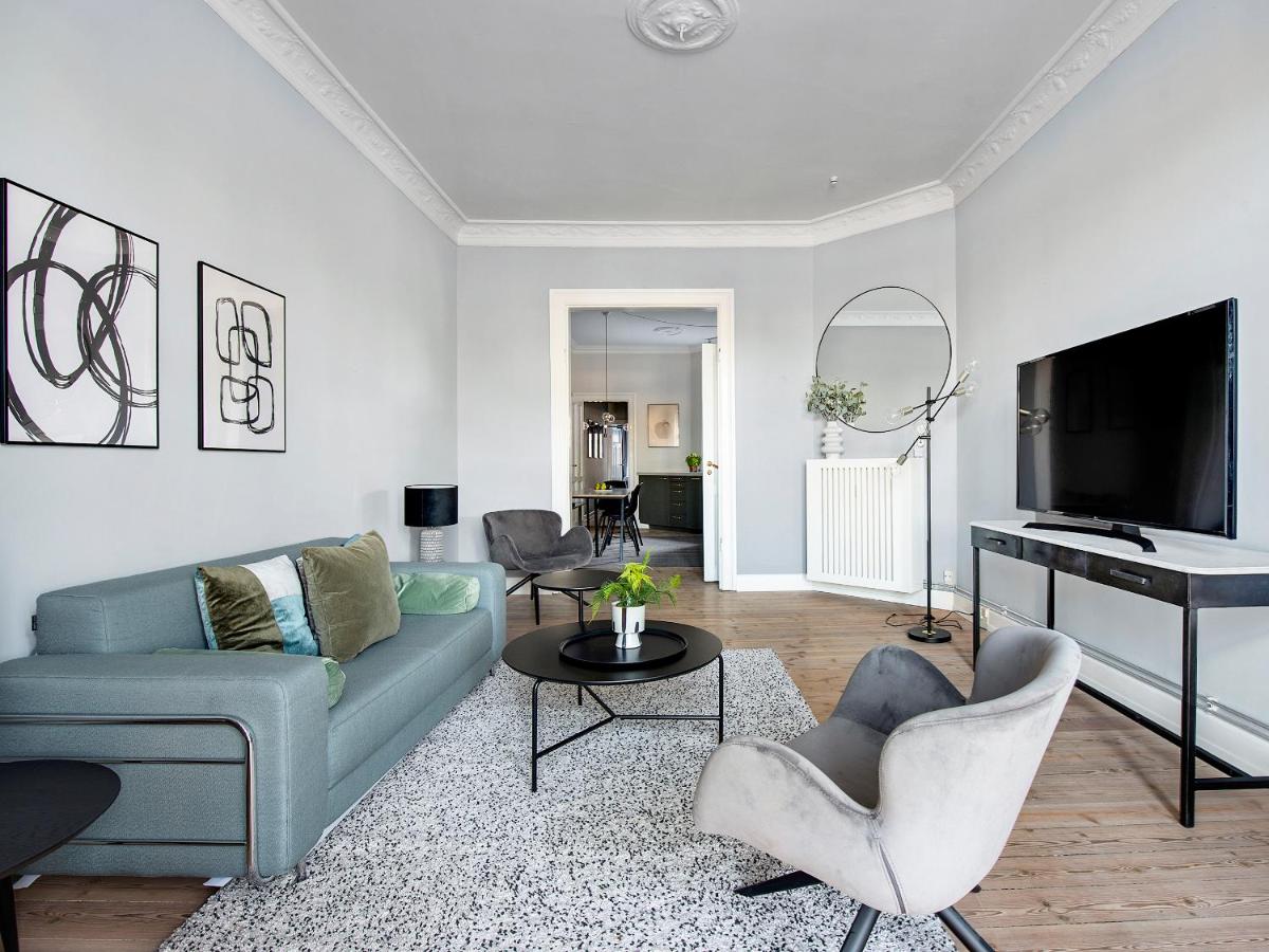 Sanders Promenade - Inviting Two-Bedroom Apartment With Water View - Housity