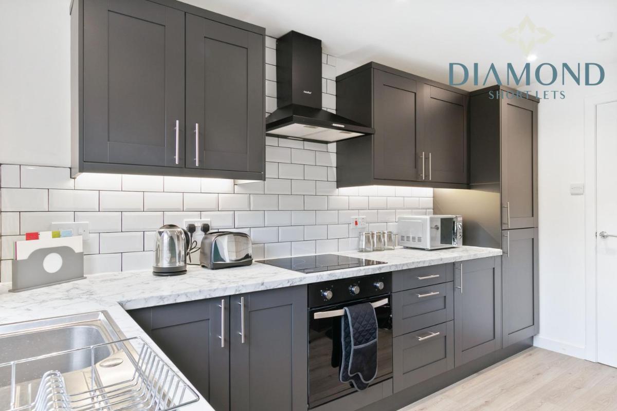 Grangemouth, 3 Bed House, Free Parking, Business or Leisure - Housity